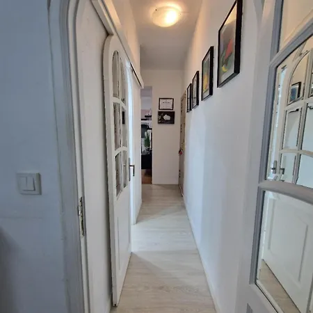 Miranda Apartment *